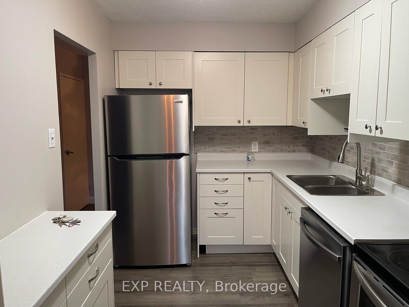 Photo 5 of Unit 3, 158 Mcarthur Avenue, Ottawa, Vanier — HOMEH