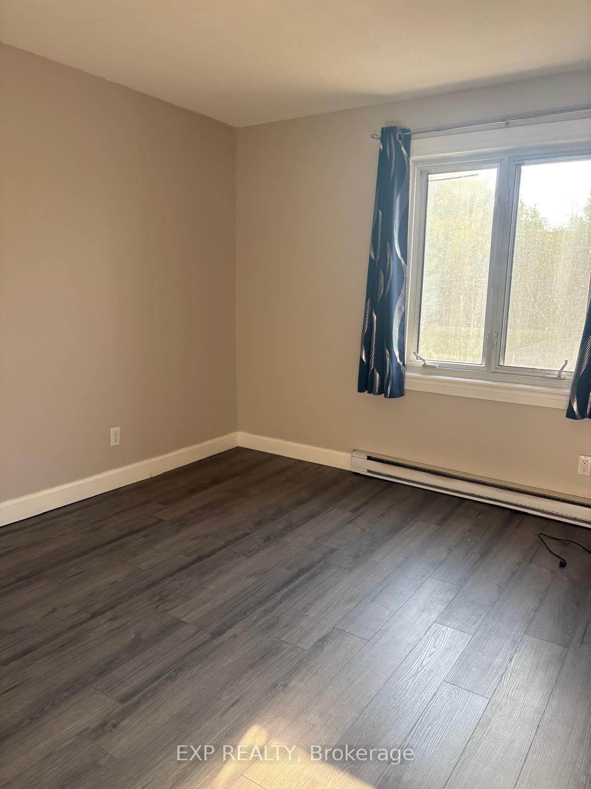 Photo 11 of Unit 3, 158 Mcarthur Avenue, Ottawa, Vanier — HOMEH