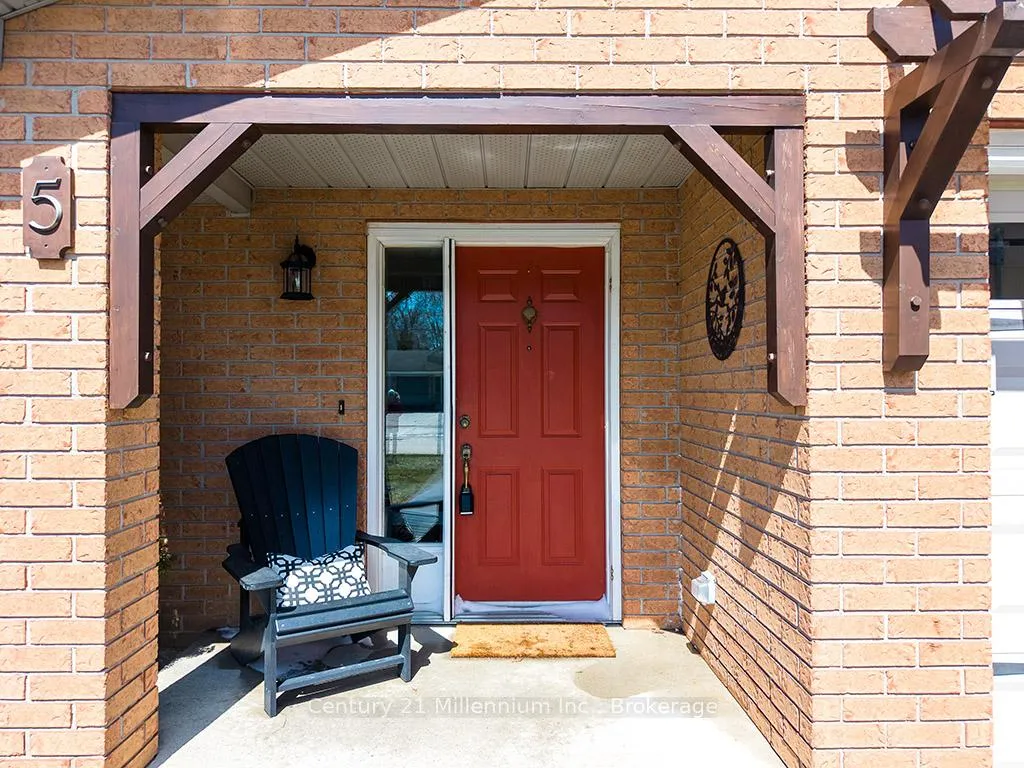 Photo 1 of 5 Reid Crescent, Collingwood — HOMEH