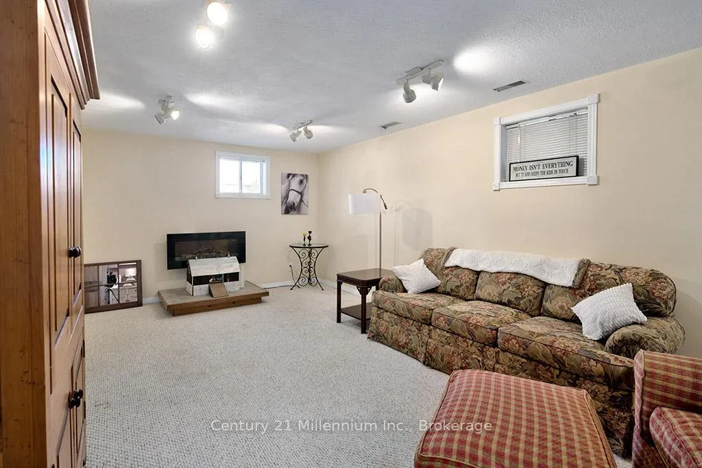Photo 31 of 5 Reid Crescent, Collingwood — HOMEH