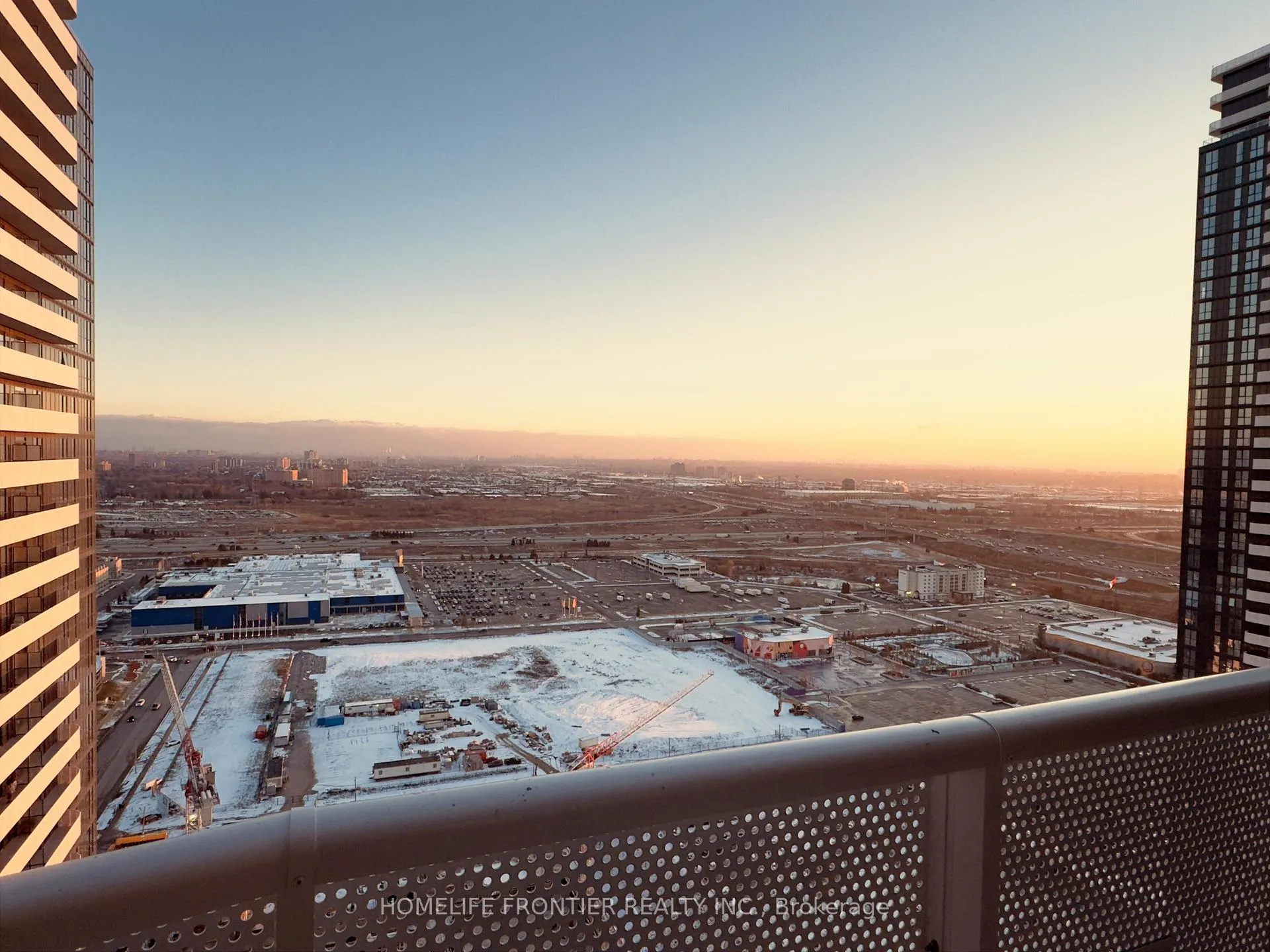 Photo 2 of Unit 3510, 8 Interchange Way S, Vaughan, Vaughan Corporate Centre — HOMEH