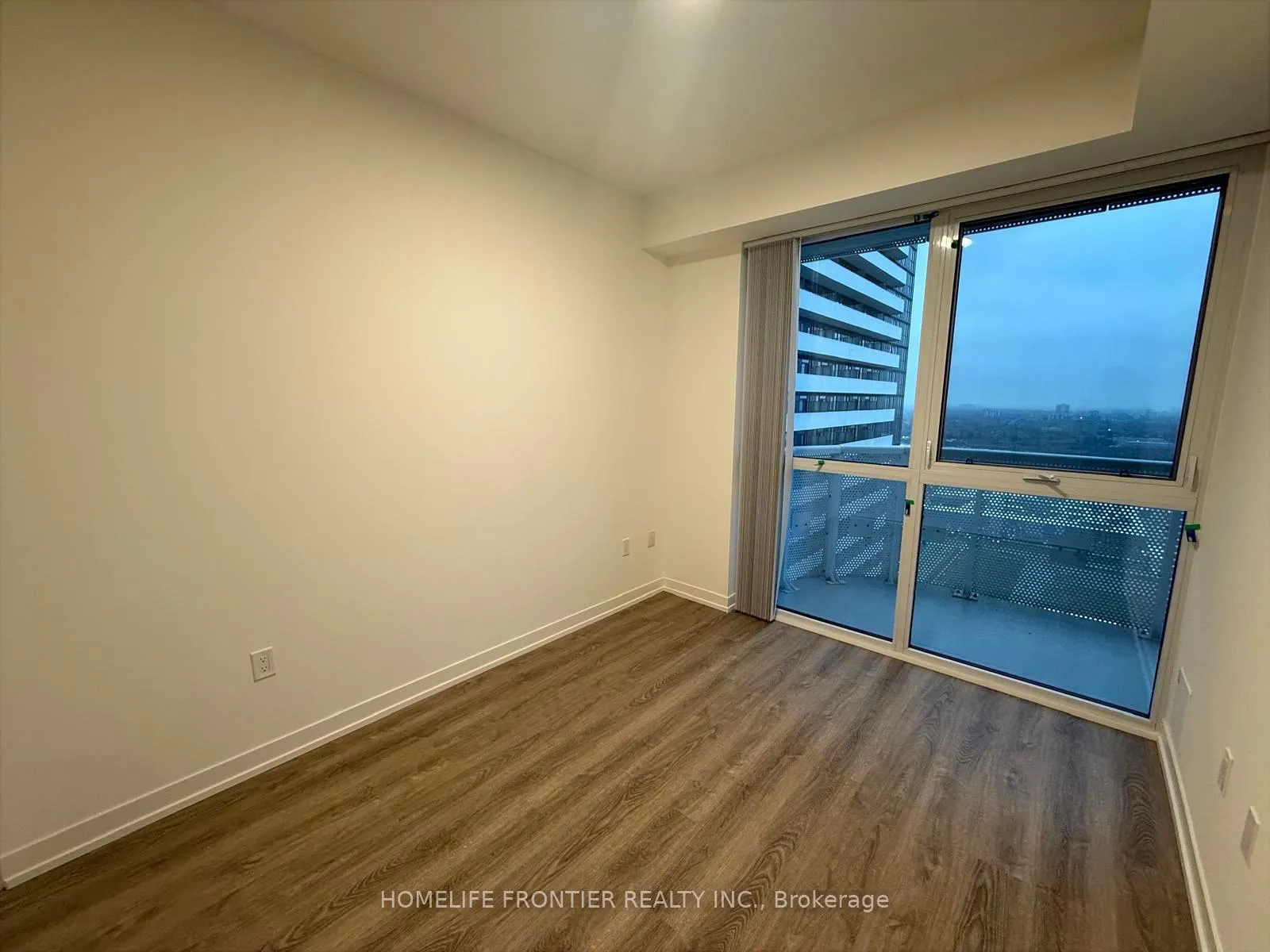 Photo 3 of Unit 3510, 8 Interchange Way S, Vaughan, Vaughan Corporate Centre — HOMEH