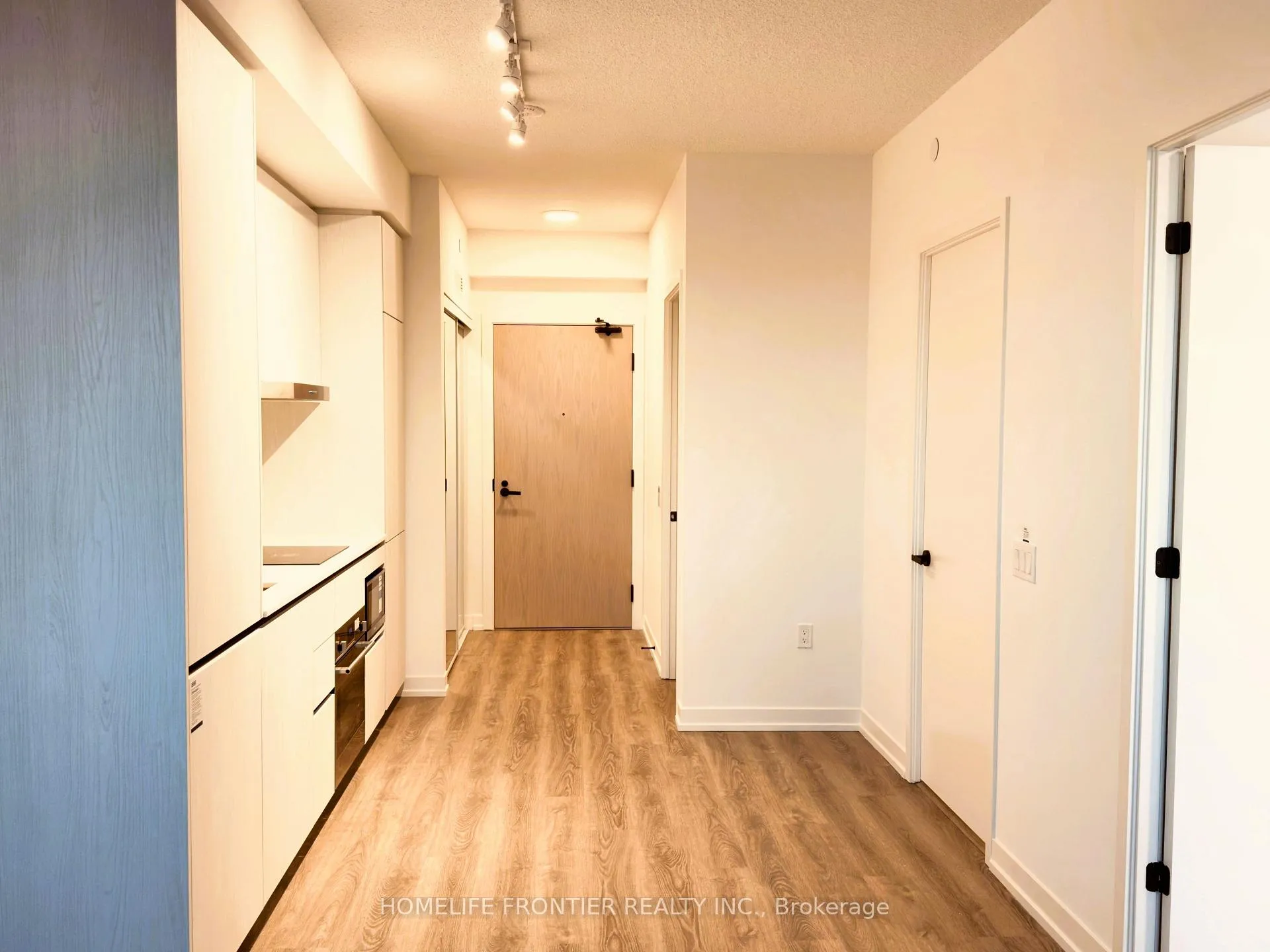 Photo 4 of Unit 3510, 8 Interchange Way S, Vaughan, Vaughan Corporate Centre — HOMEH
