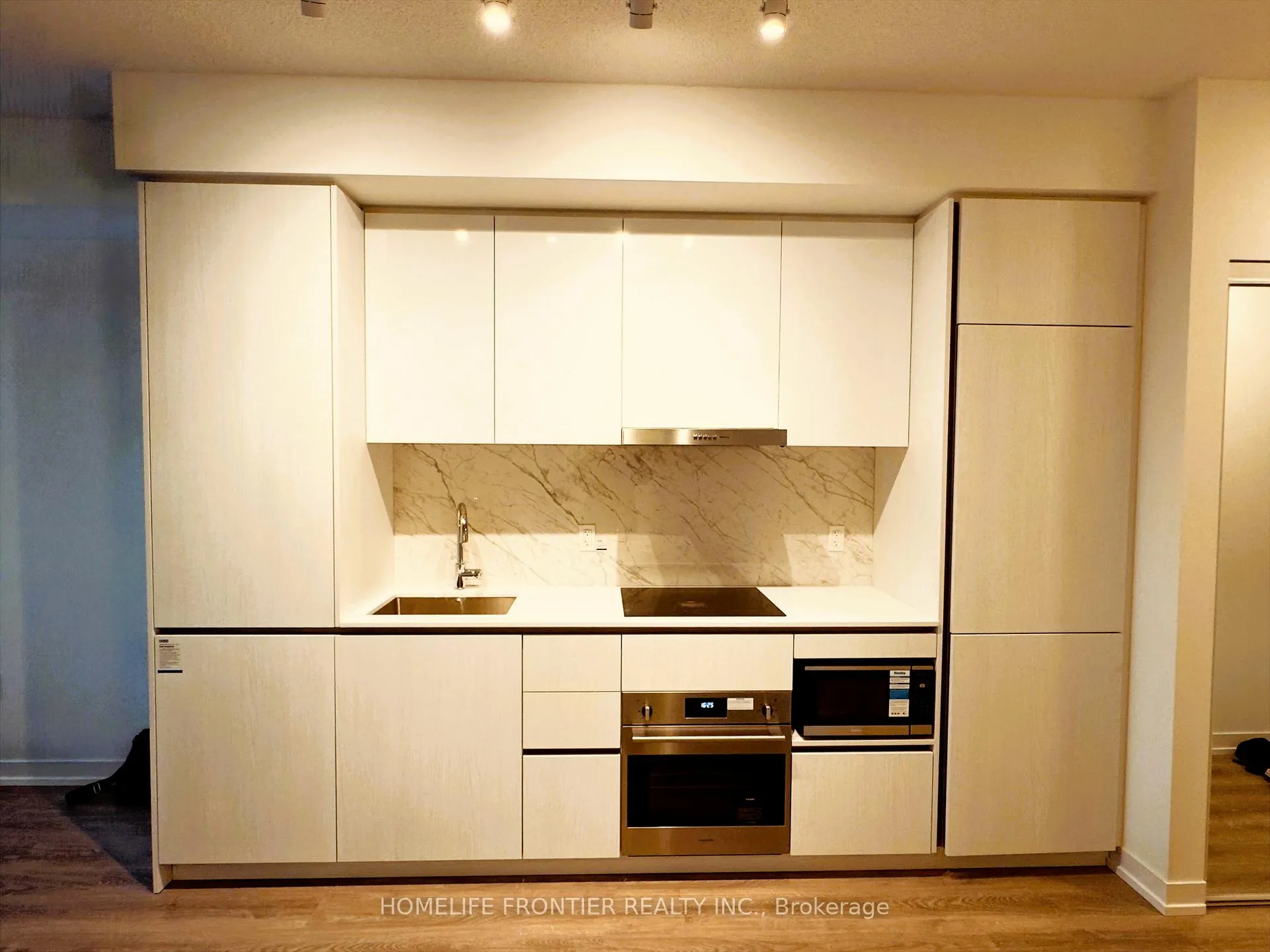 Photo 5 of Unit 3510, 8 Interchange Way S, Vaughan, Vaughan Corporate Centre — HOMEH