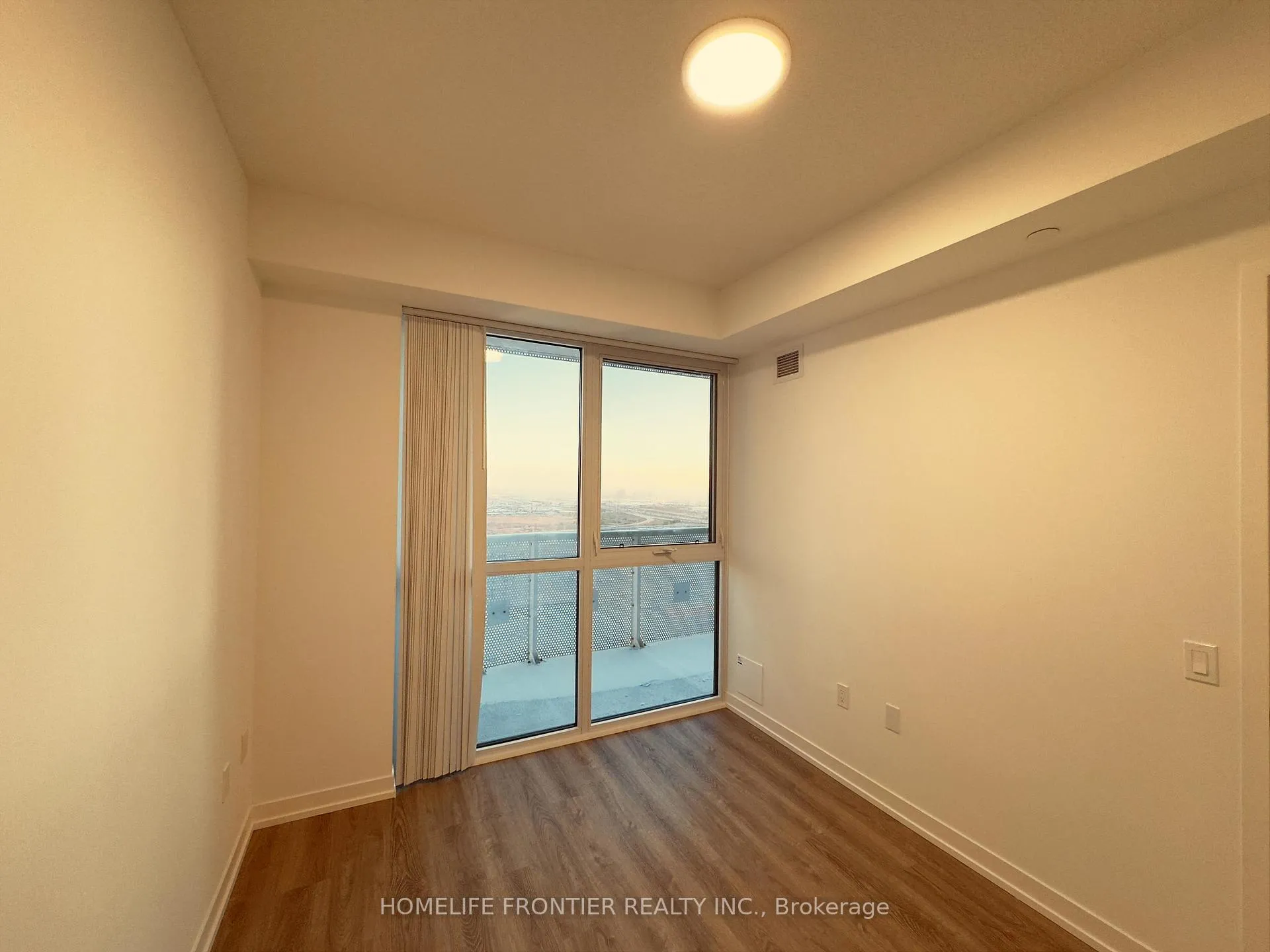 Photo 6 of Unit 3510, 8 Interchange Way S, Vaughan, Vaughan Corporate Centre — HOMEH