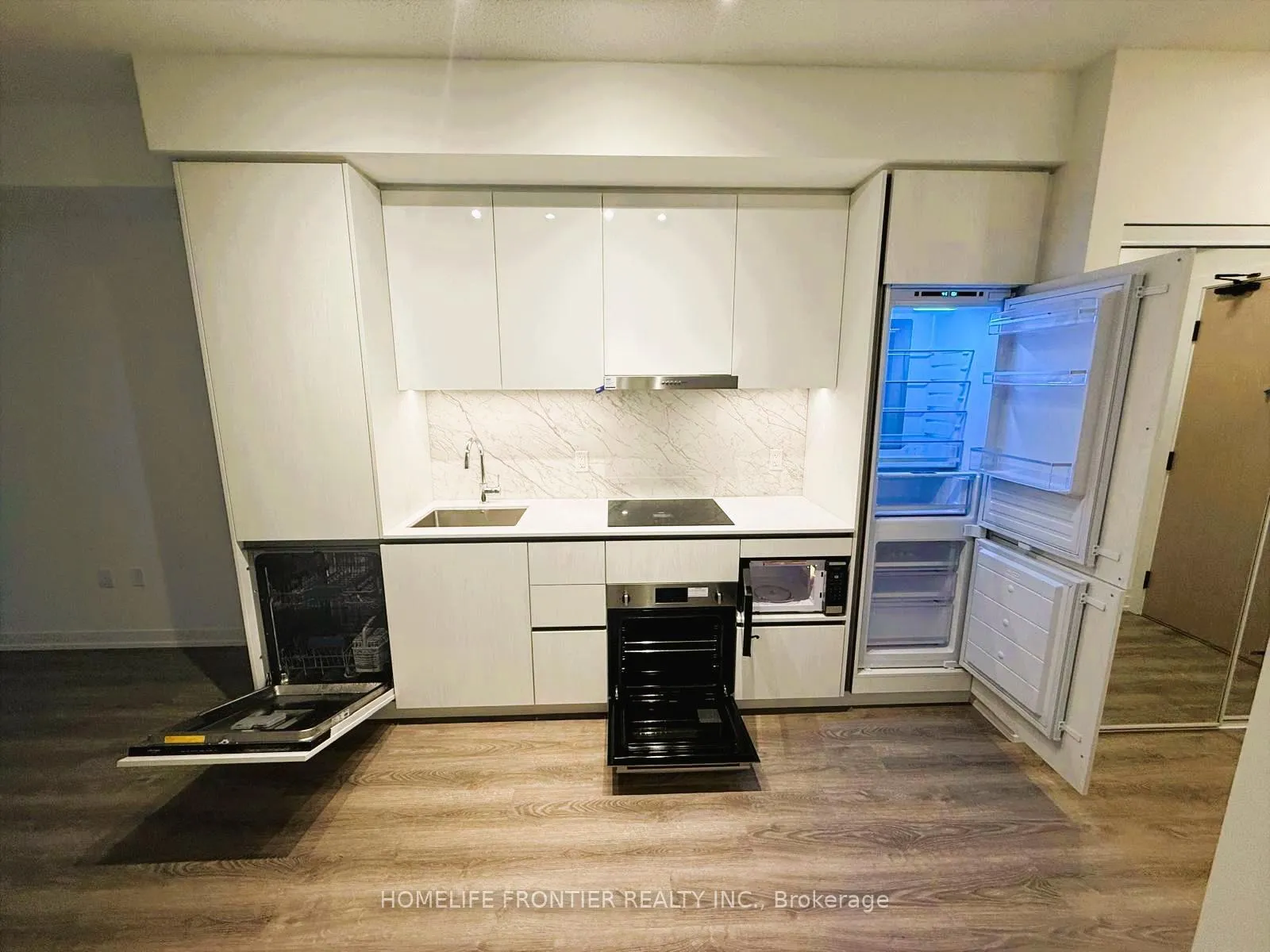 Photo 8 of Unit 3510, 8 Interchange Way S, Vaughan, Vaughan Corporate Centre — HOMEH