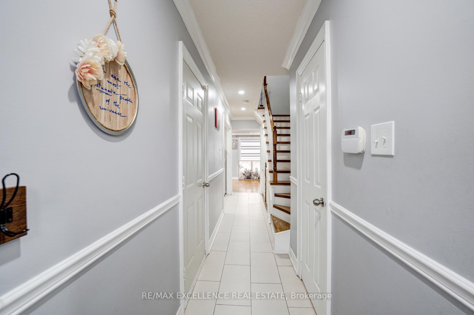Photo 4 of 82 Carrie Crescent, Brampton, Fletcher's West — HOMEH
