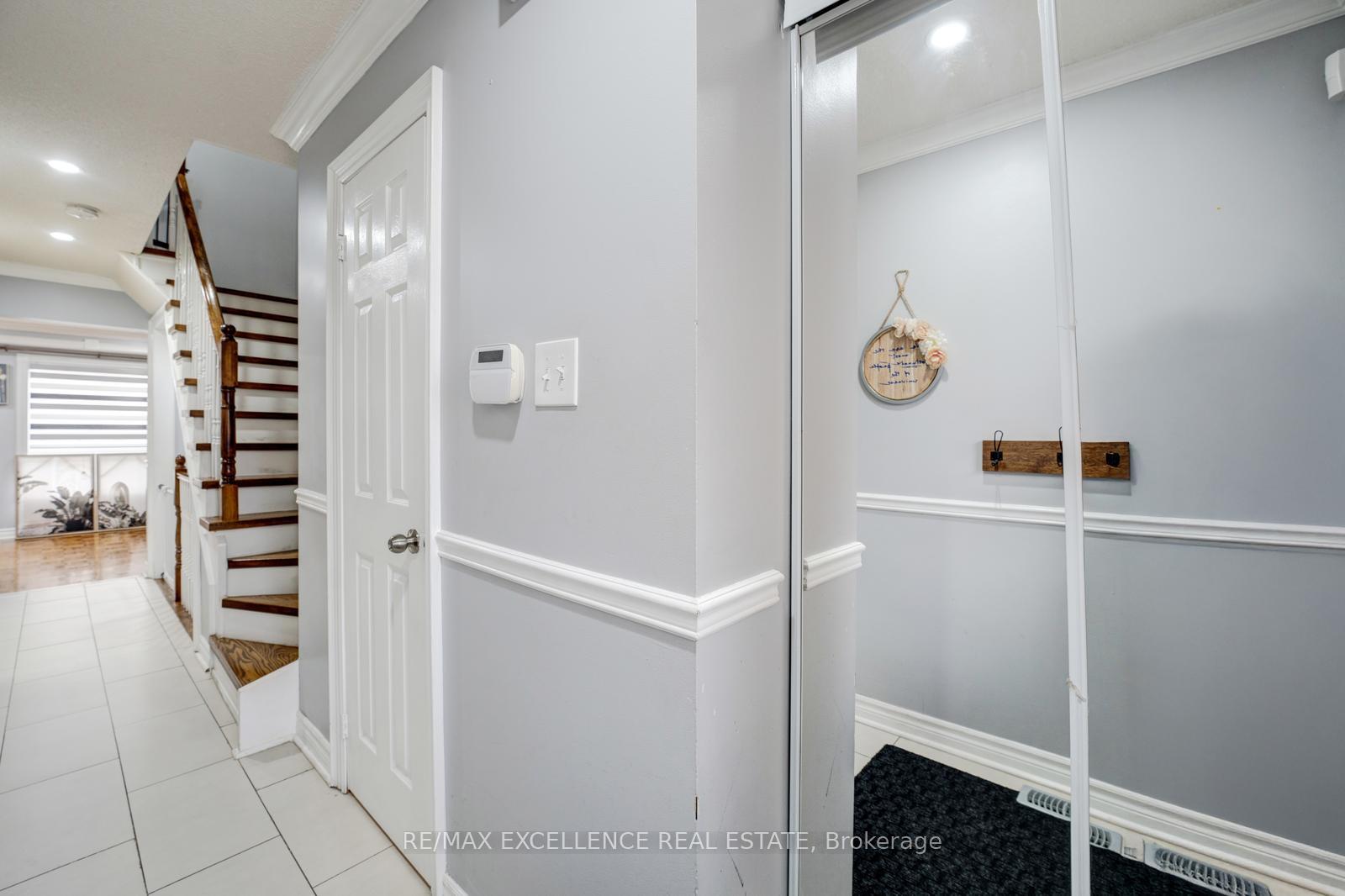 Photo 5 of 82 Carrie Crescent, Brampton, Fletcher's West — HOMEH