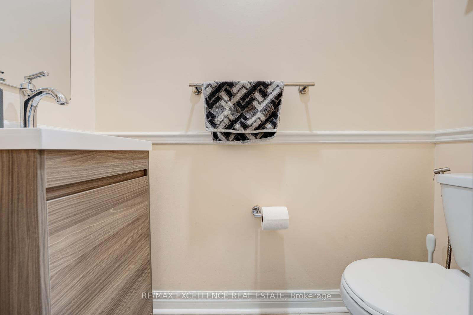 Photo 6 of 82 Carrie Crescent, Brampton, Fletcher's West — HOMEH