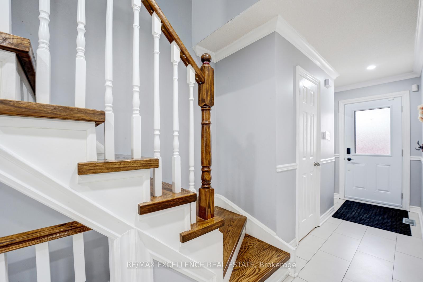 Photo 7 of 82 Carrie Crescent, Brampton, Fletcher's West — HOMEH