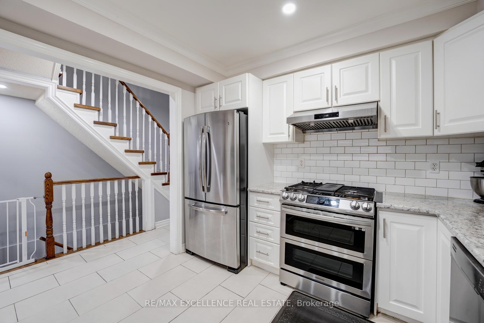 Photo 12 of 82 Carrie Crescent, Brampton, Fletcher's West — HOMEH