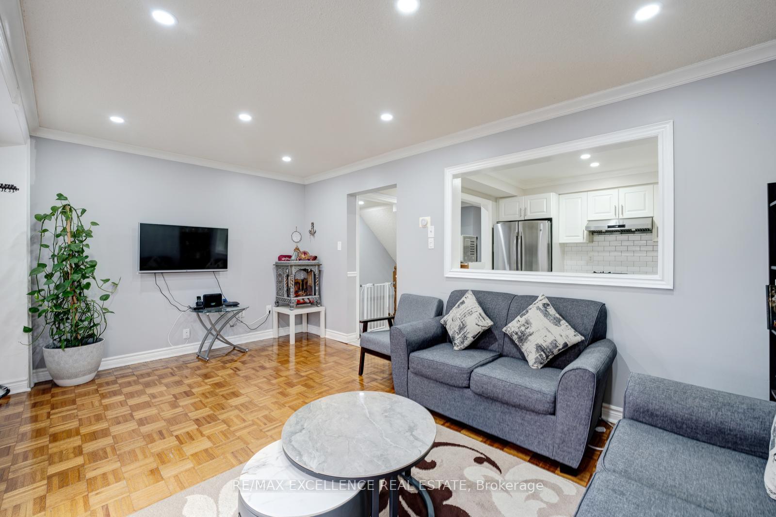 Photo 16 of 82 Carrie Crescent, Brampton, Fletcher's West — HOMEH