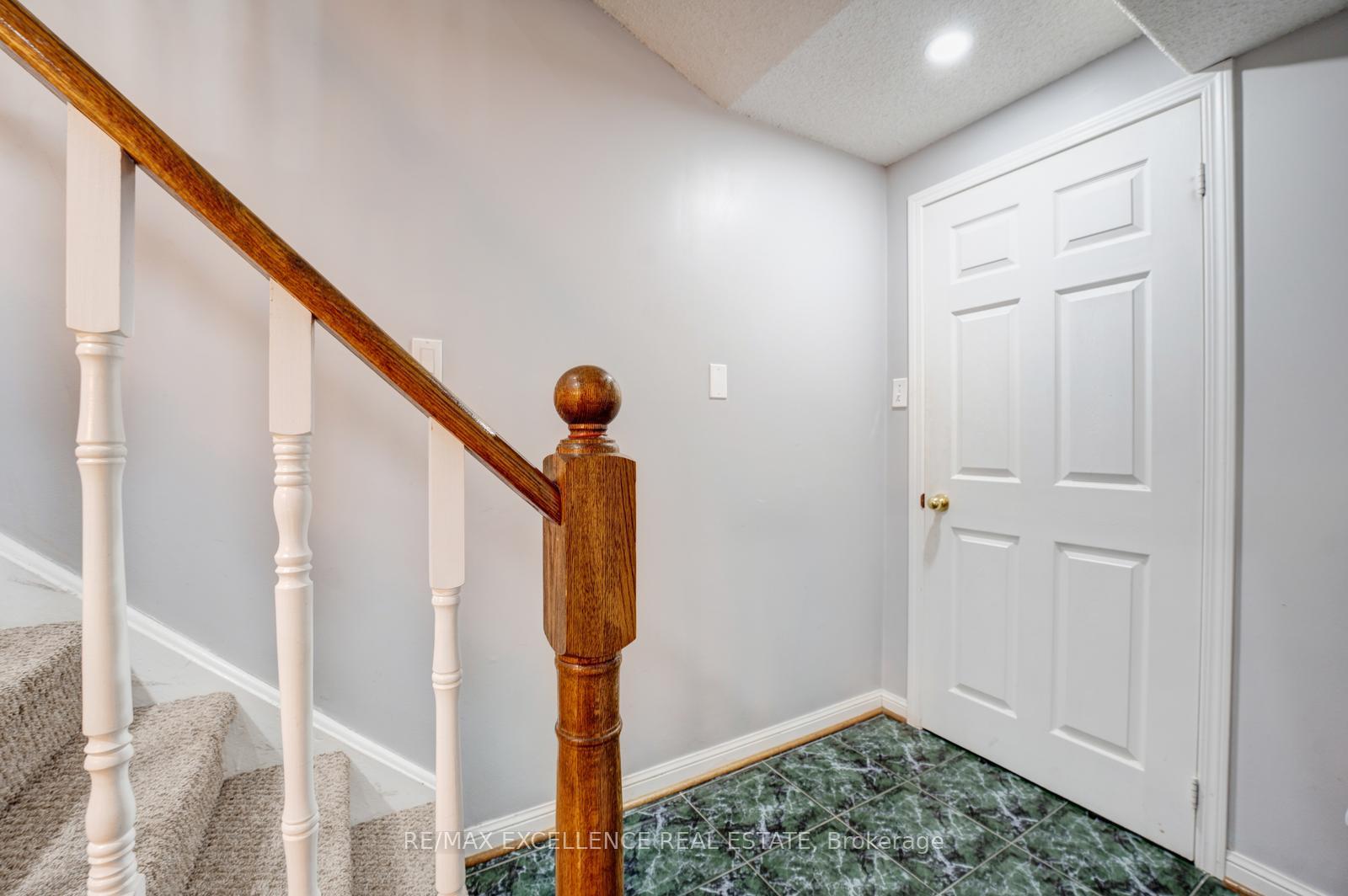 Photo 34 of 82 Carrie Crescent, Brampton, Fletcher's West — HOMEH