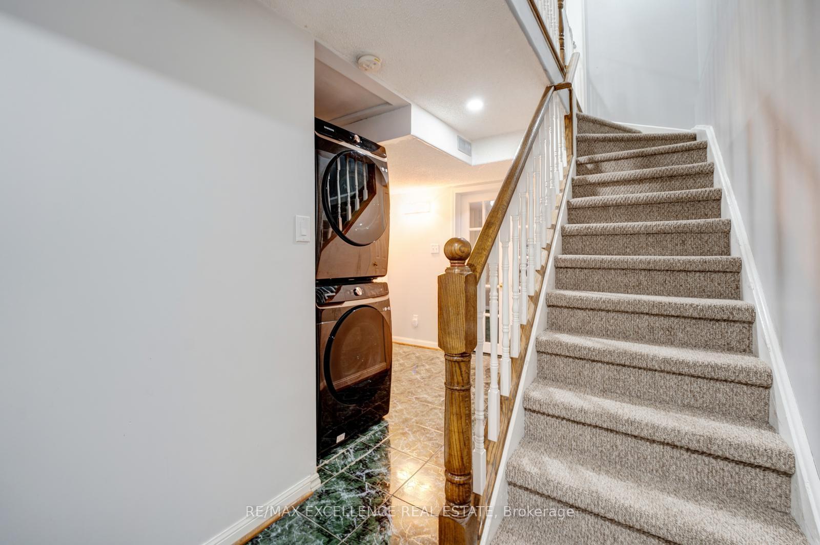 Photo 37 of 82 Carrie Crescent, Brampton, Fletcher's West — HOMEH