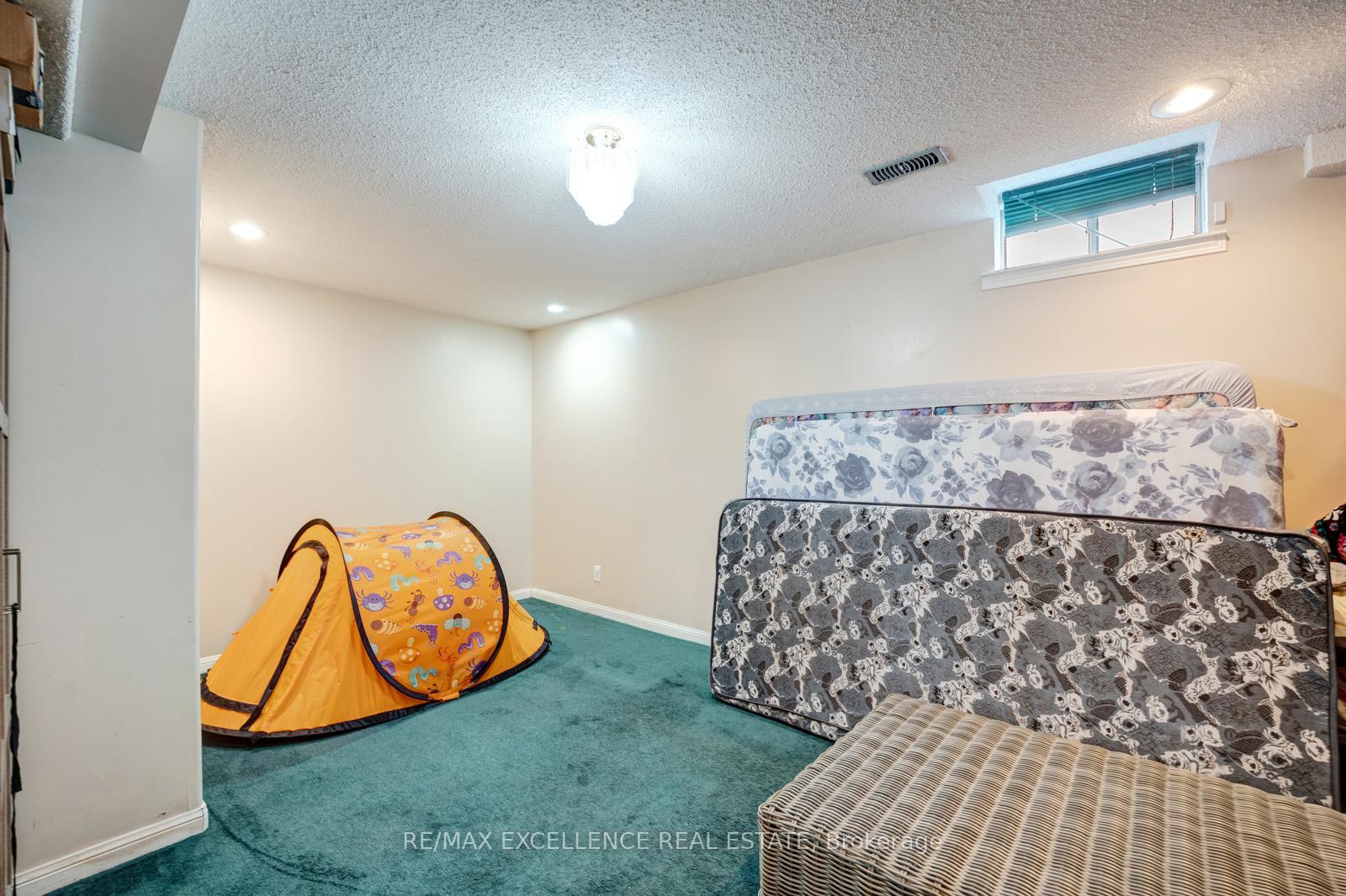 Photo 42 of 82 Carrie Crescent, Brampton, Fletcher's West — HOMEH
