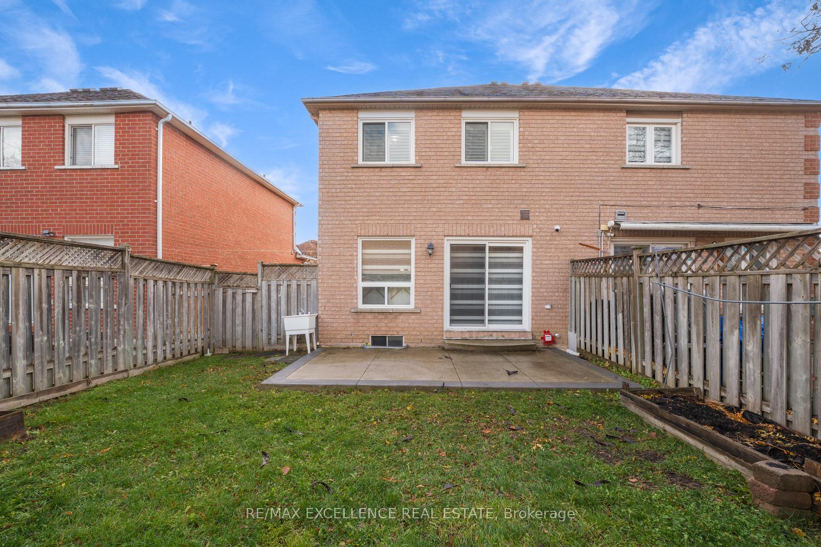 Photo 43 of 82 Carrie Crescent, Brampton, Fletcher's West — HOMEH