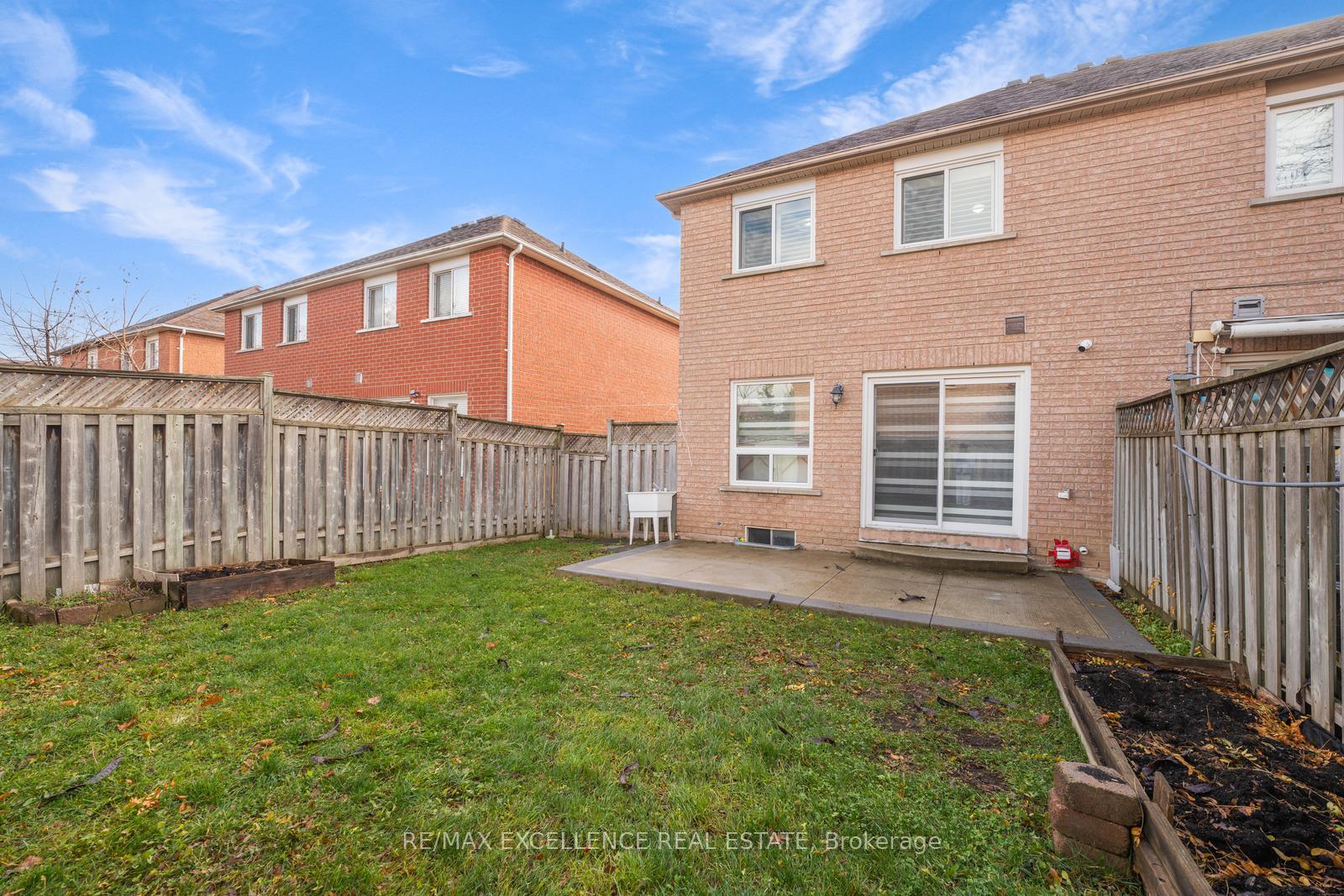 Photo 44 of 82 Carrie Crescent, Brampton, Fletcher's West — HOMEH