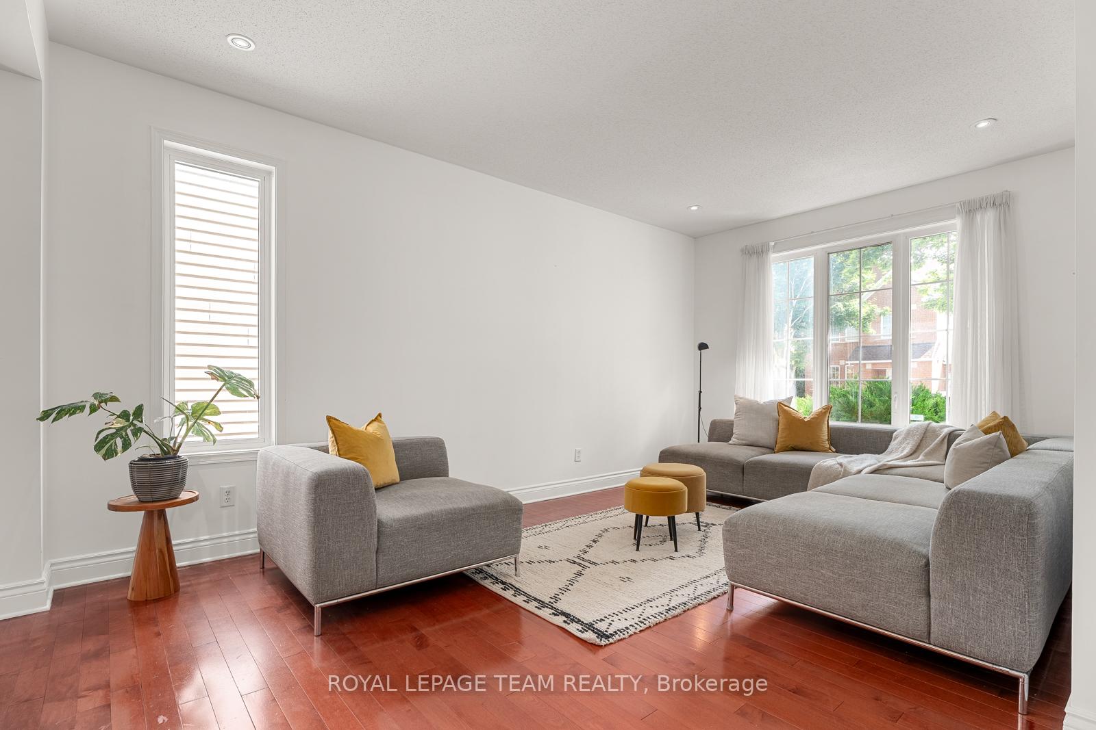 Photo 4 of 33 Valencia Street, Ottawa, Barrhaven East — HOMEH