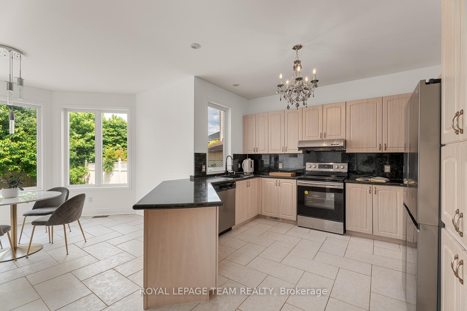 Photo 13 of 33 Valencia Street, Ottawa, Barrhaven East — HOMEH