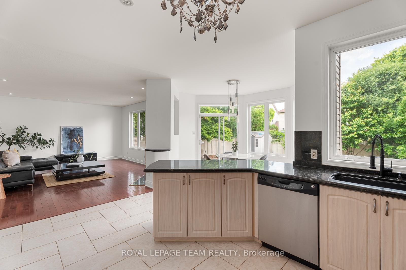 Photo 15 of 33 Valencia Street, Ottawa, Barrhaven East — HOMEH