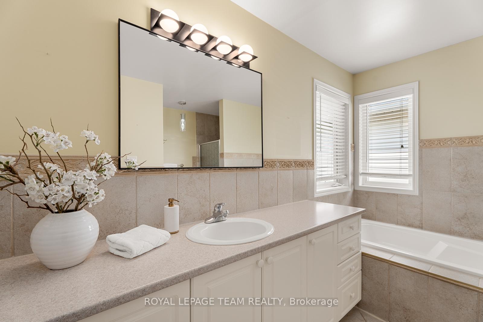 Photo 23 of 33 Valencia Street, Ottawa, Barrhaven East — HOMEH