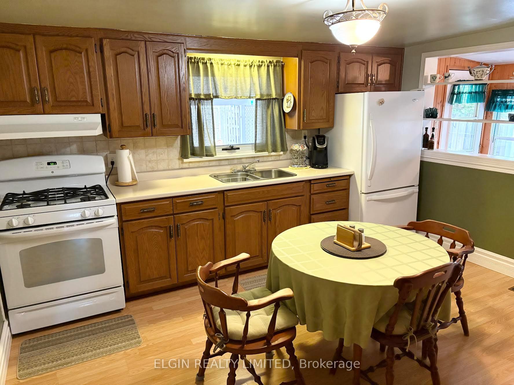 Photo 2 of 518 Nelson Street, Chatham-Kent, Wallaceburg — HOMEH