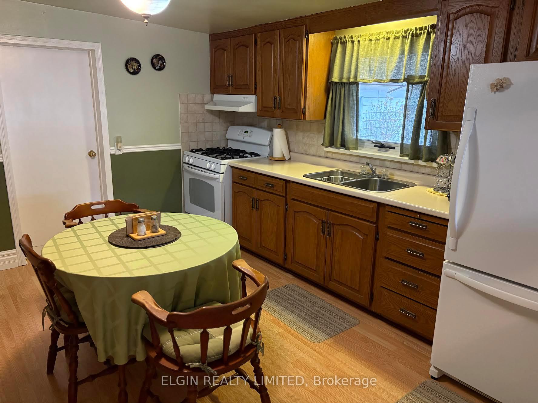 Photo 3 of 518 Nelson Street, Chatham-Kent, Wallaceburg — HOMEH