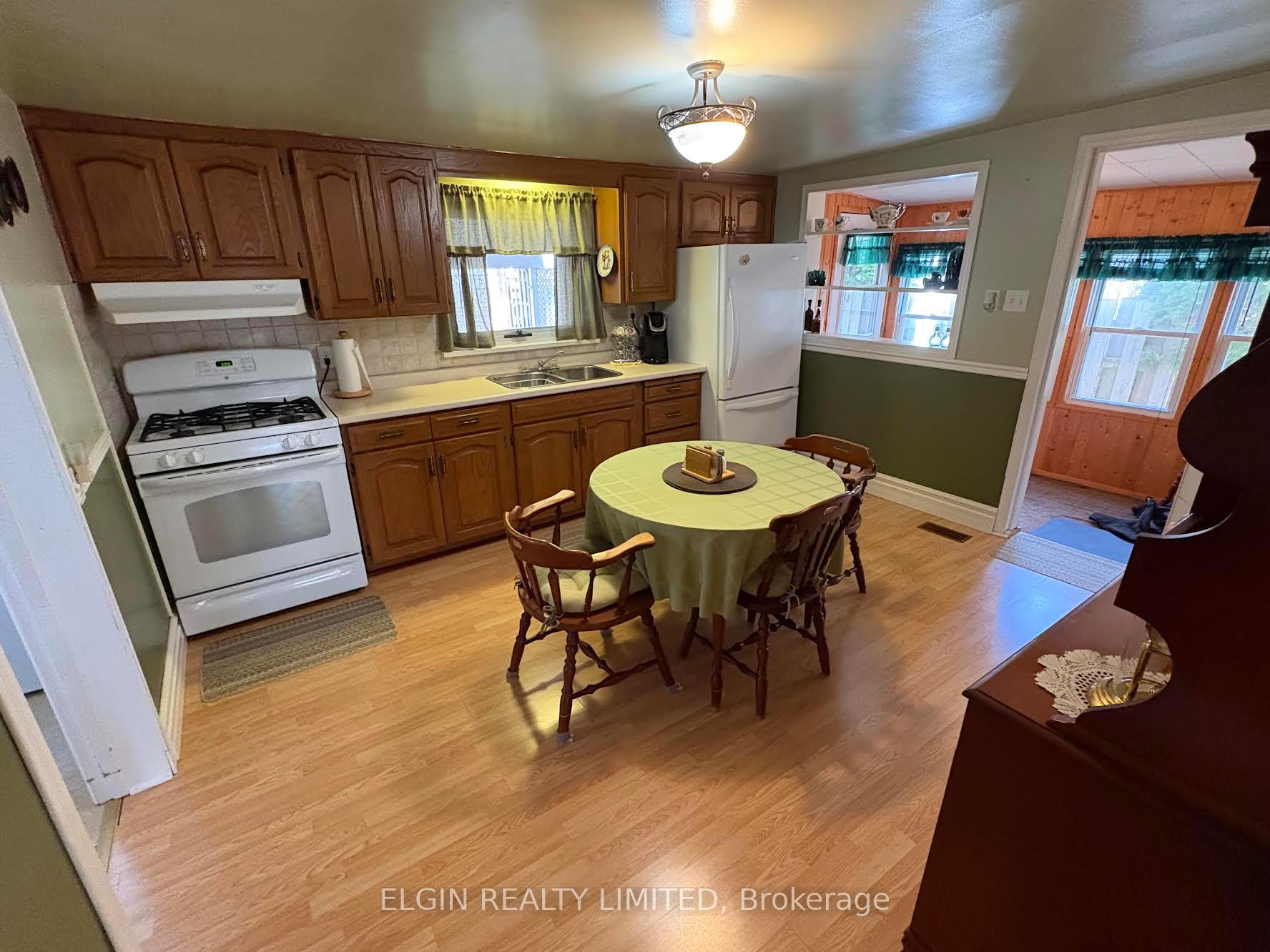 Photo 4 of 518 Nelson Street, Chatham-Kent, Wallaceburg — HOMEH