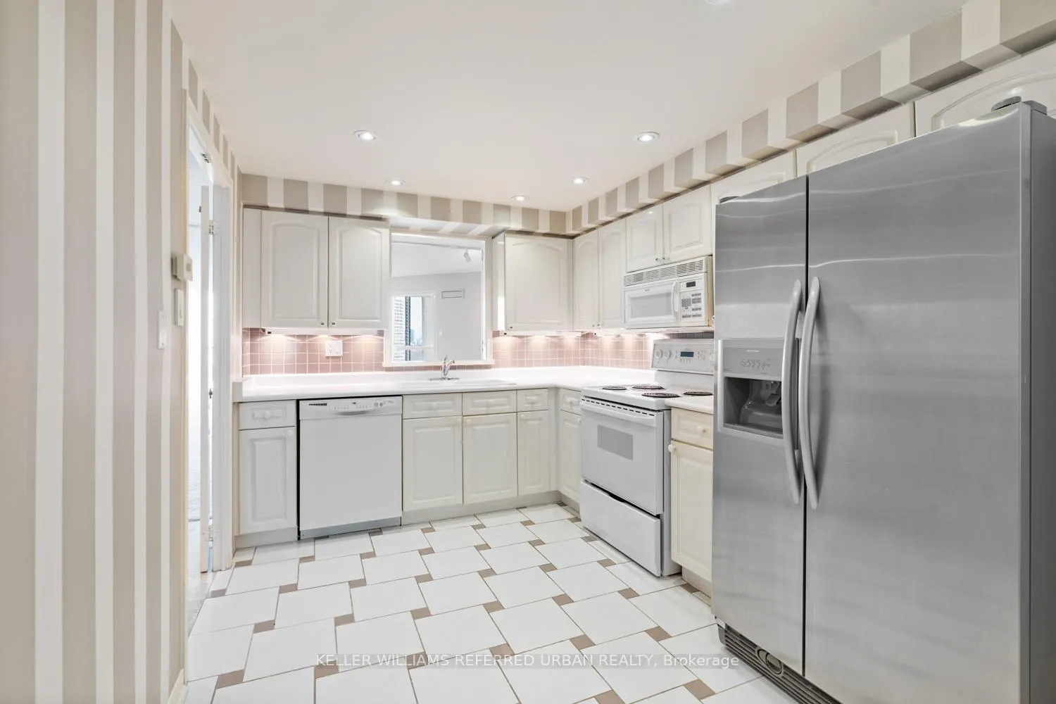 Photo 10 of Unit 1006, 10 Tichester Road, Toronto, Forest Hill South — HOMEH