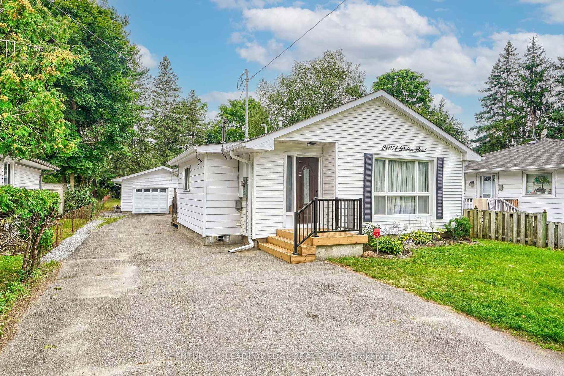 Photo 2 of 21074 Dalton Road, Georgina, Sutton & Jackson's Point — HOMEH