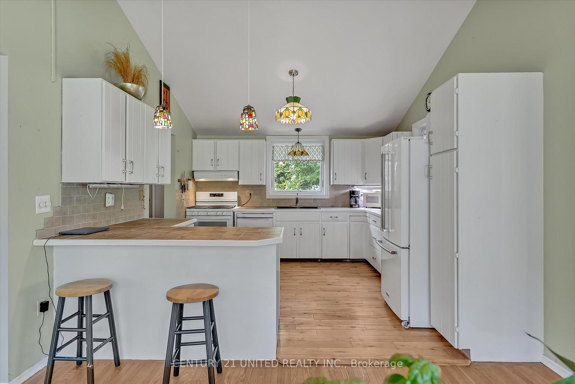 Photo 9 of 723 Ford Crescent, Cavan Monaghan, Cavan Twp — HOMEH