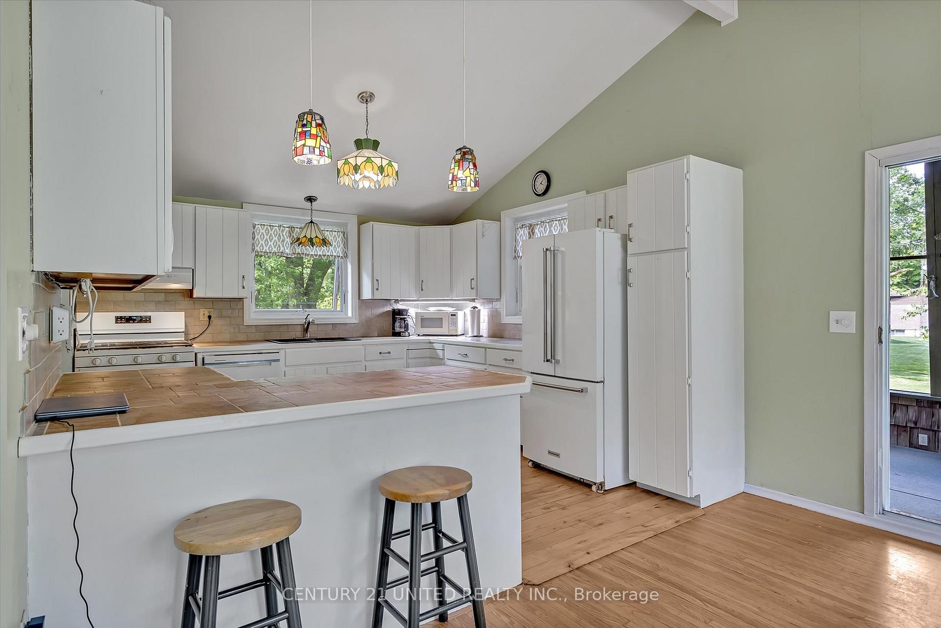 Photo 10 of 723 Ford Crescent, Cavan Monaghan, Cavan Twp — HOMEH