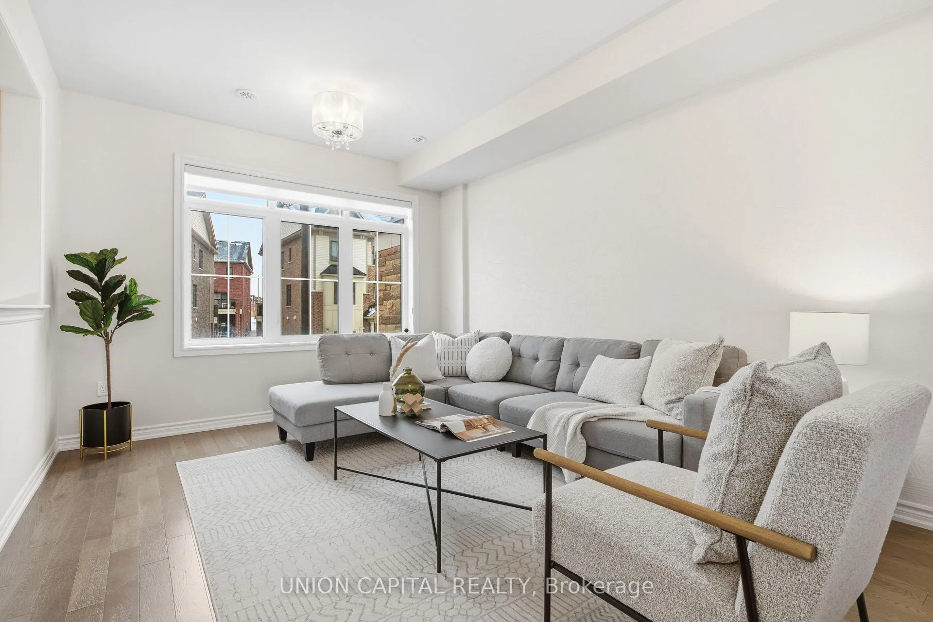 Photo 5 of 9 Isabella Peach Drive, Markham, Victoria Square — HOMEH