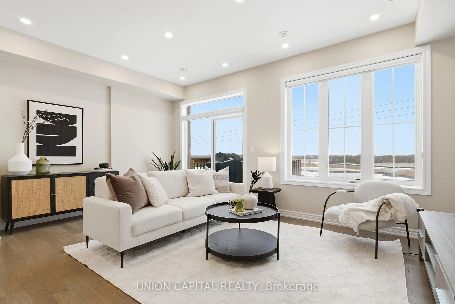 Photo 8 of 9 Isabella Peach Drive, Markham, Victoria Square — HOMEH