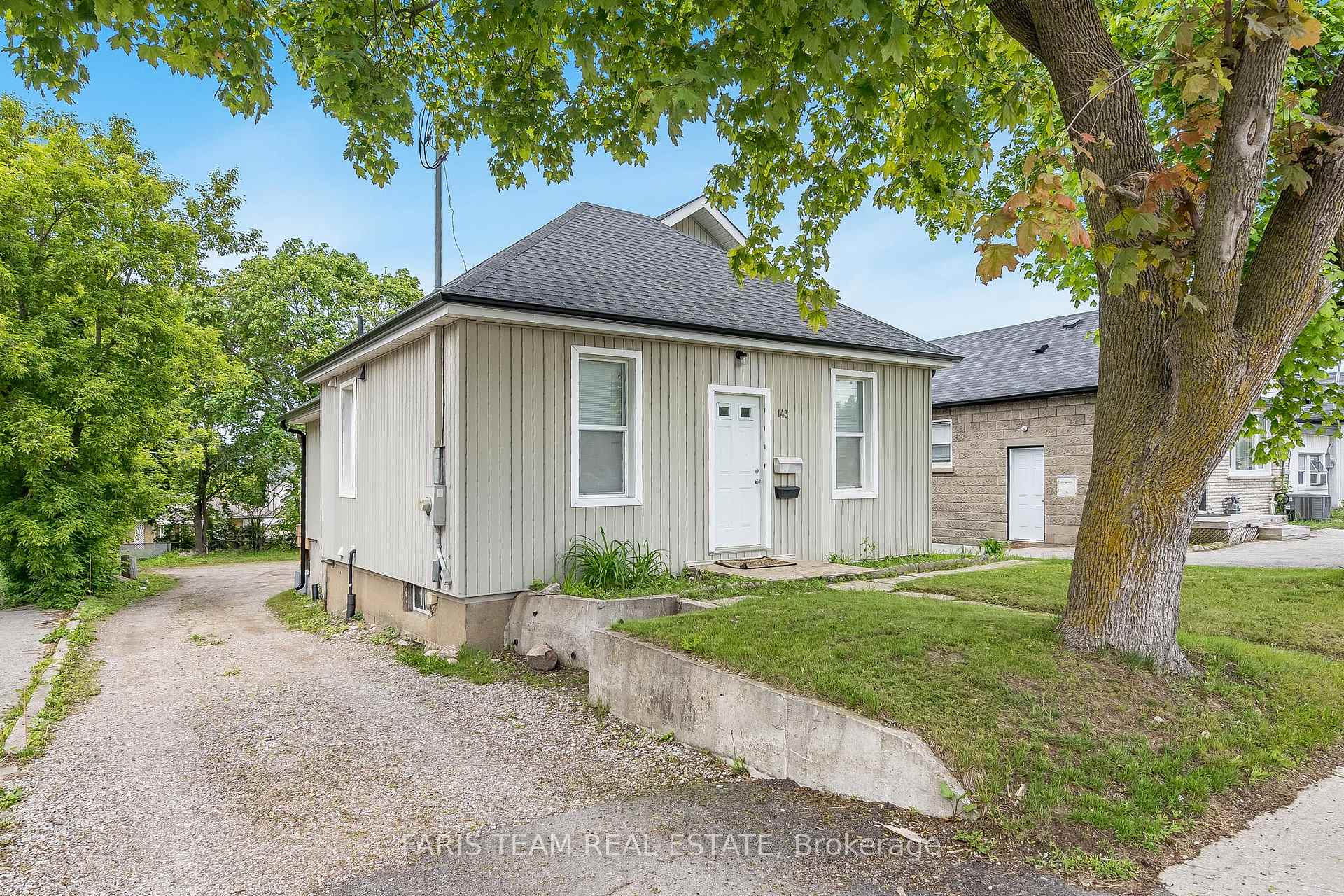 Photo 2 of 143 Burton Avenue, Barrie, Allandale — HOMEH