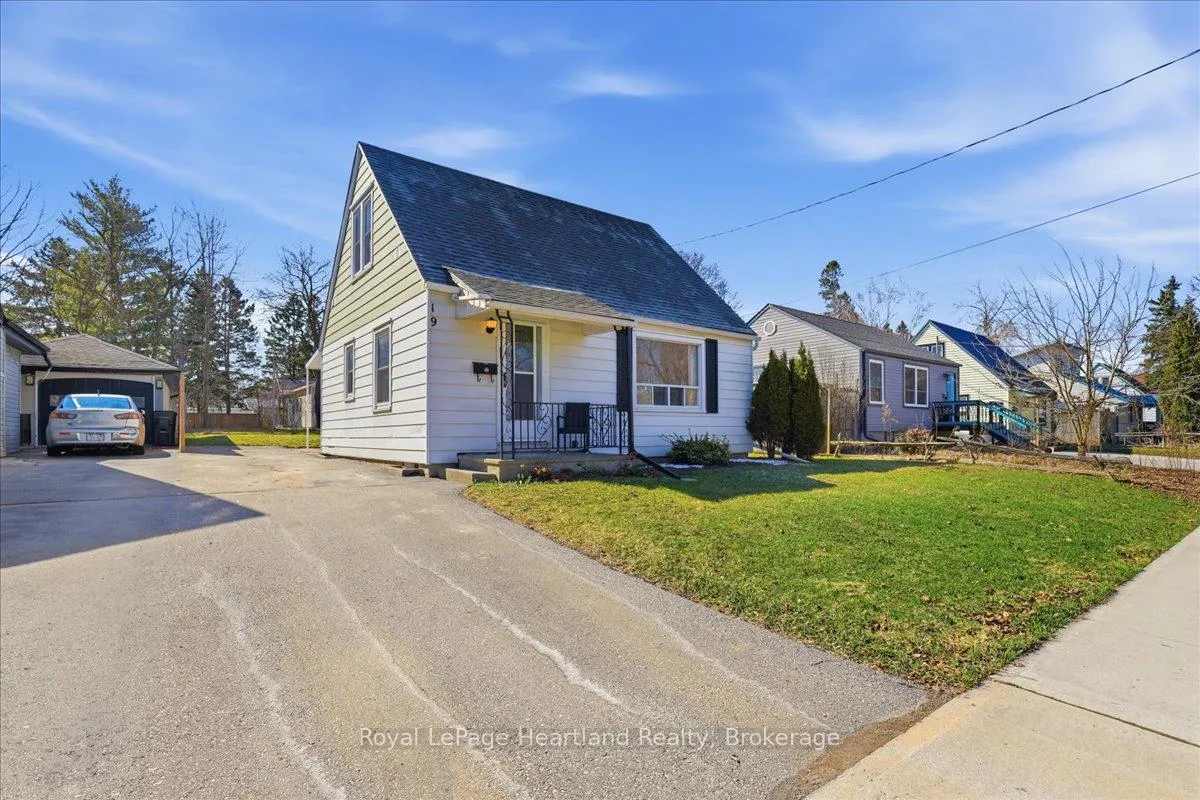 Photo 2 of 19 Perth Road, Kitchener — HOMEH