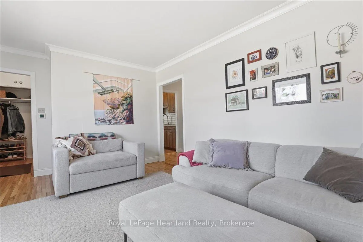 Photo 7 of 19 Perth Road, Kitchener — HOMEH
