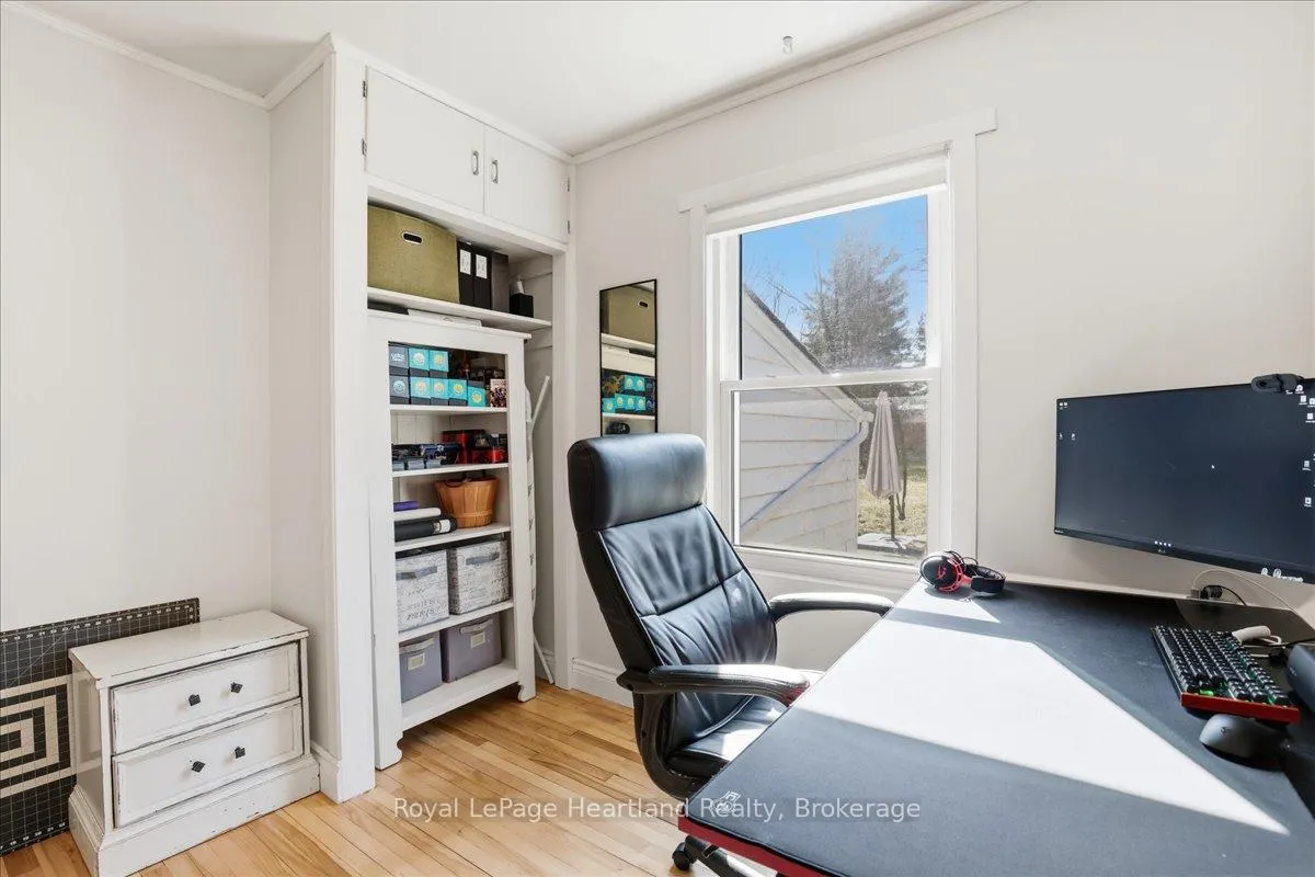 Photo 9 of 19 Perth Road, Kitchener — HOMEH