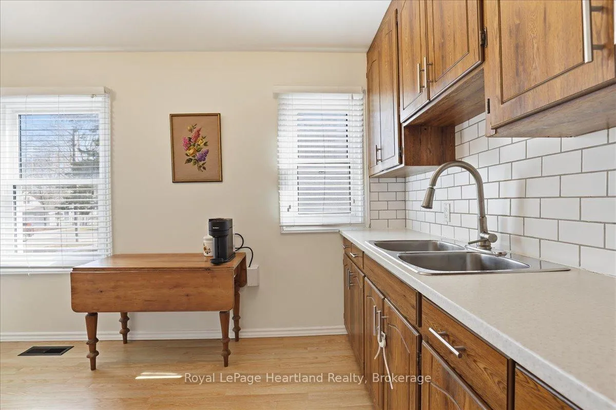 Photo 11 of 19 Perth Road, Kitchener — HOMEH