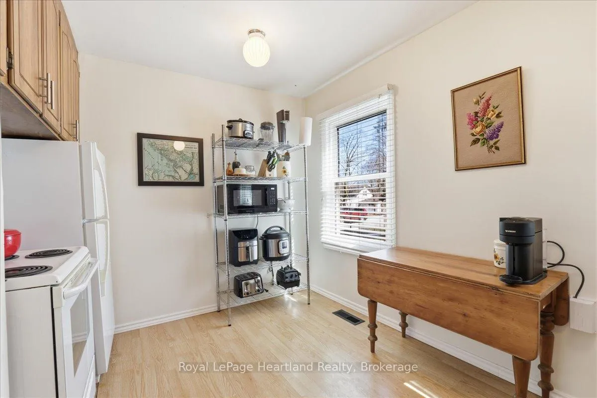 Photo 12 of 19 Perth Road, Kitchener — HOMEH