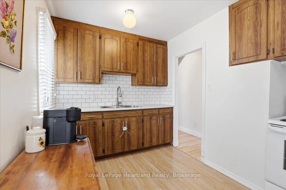 Photo 13 of 19 Perth Road, Kitchener — HOMEH