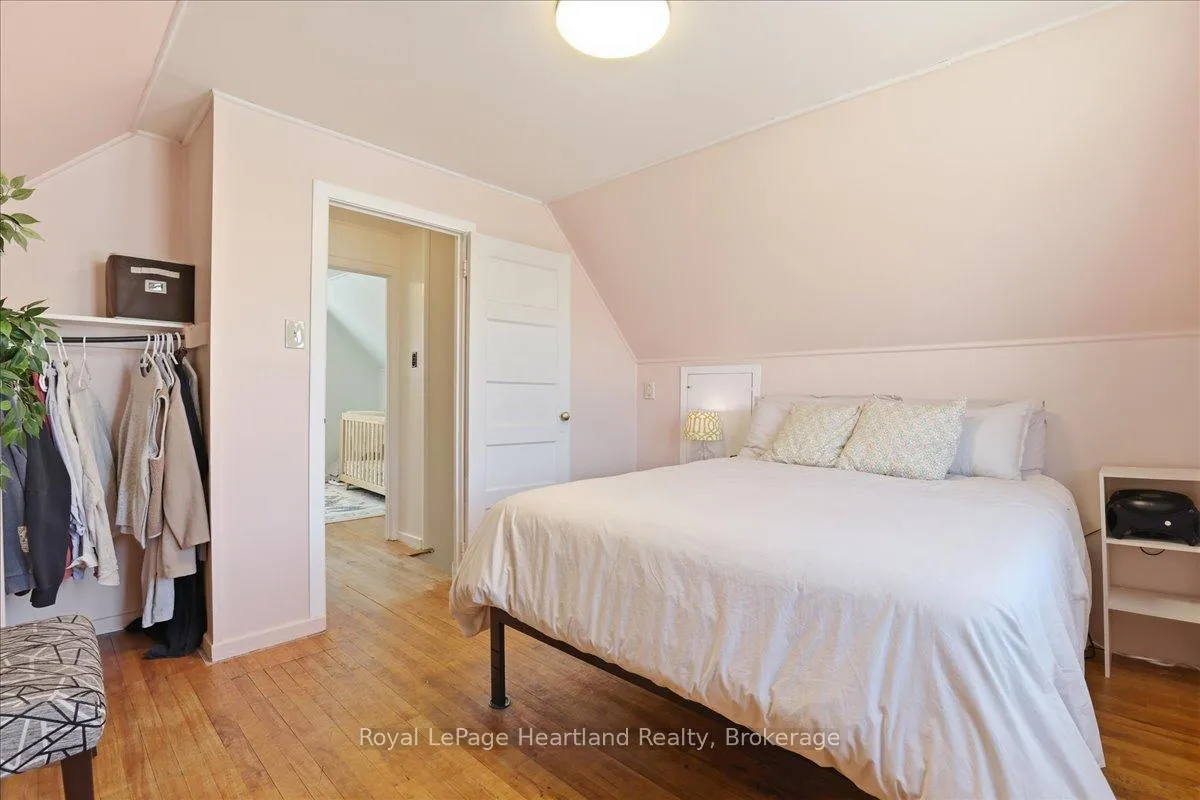 Photo 20 of 19 Perth Road, Kitchener — HOMEH