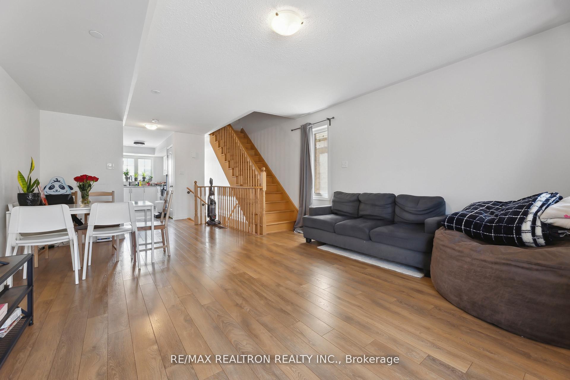 Photo 8 of 25 Christabelle Path, Oshawa, Windfields — HOMEH