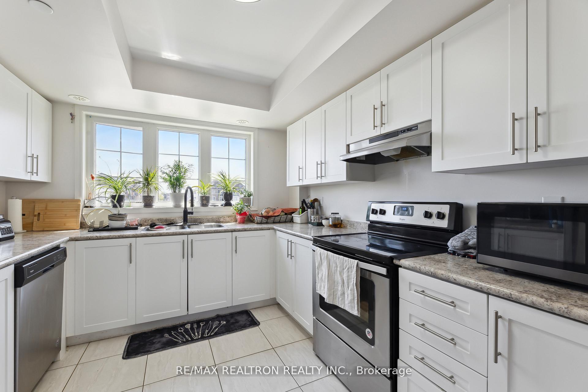 Photo 10 of 25 Christabelle Path, Oshawa, Windfields — HOMEH
