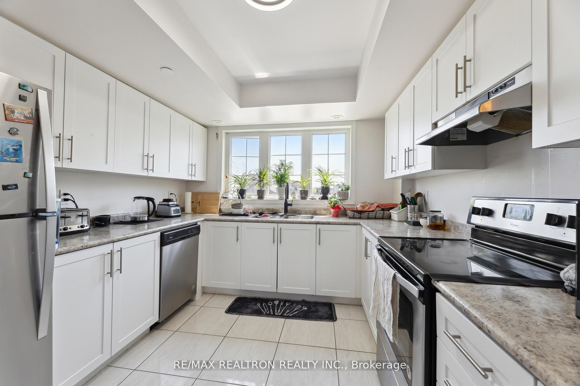 Photo 11 of 25 Christabelle Path, Oshawa, Windfields — HOMEH
