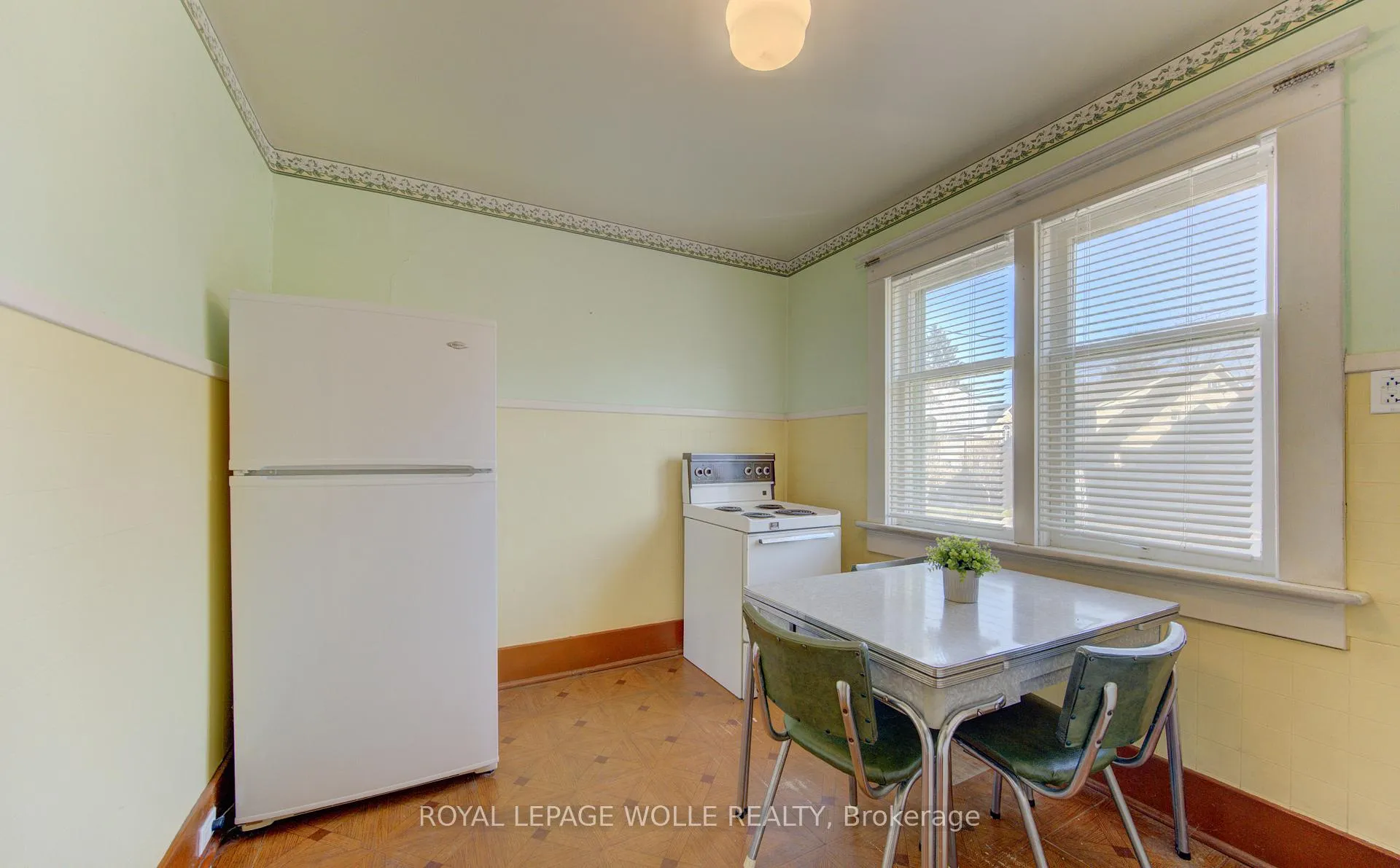 Photo 15 of 40 Union Street E, Waterloo — HOMEH