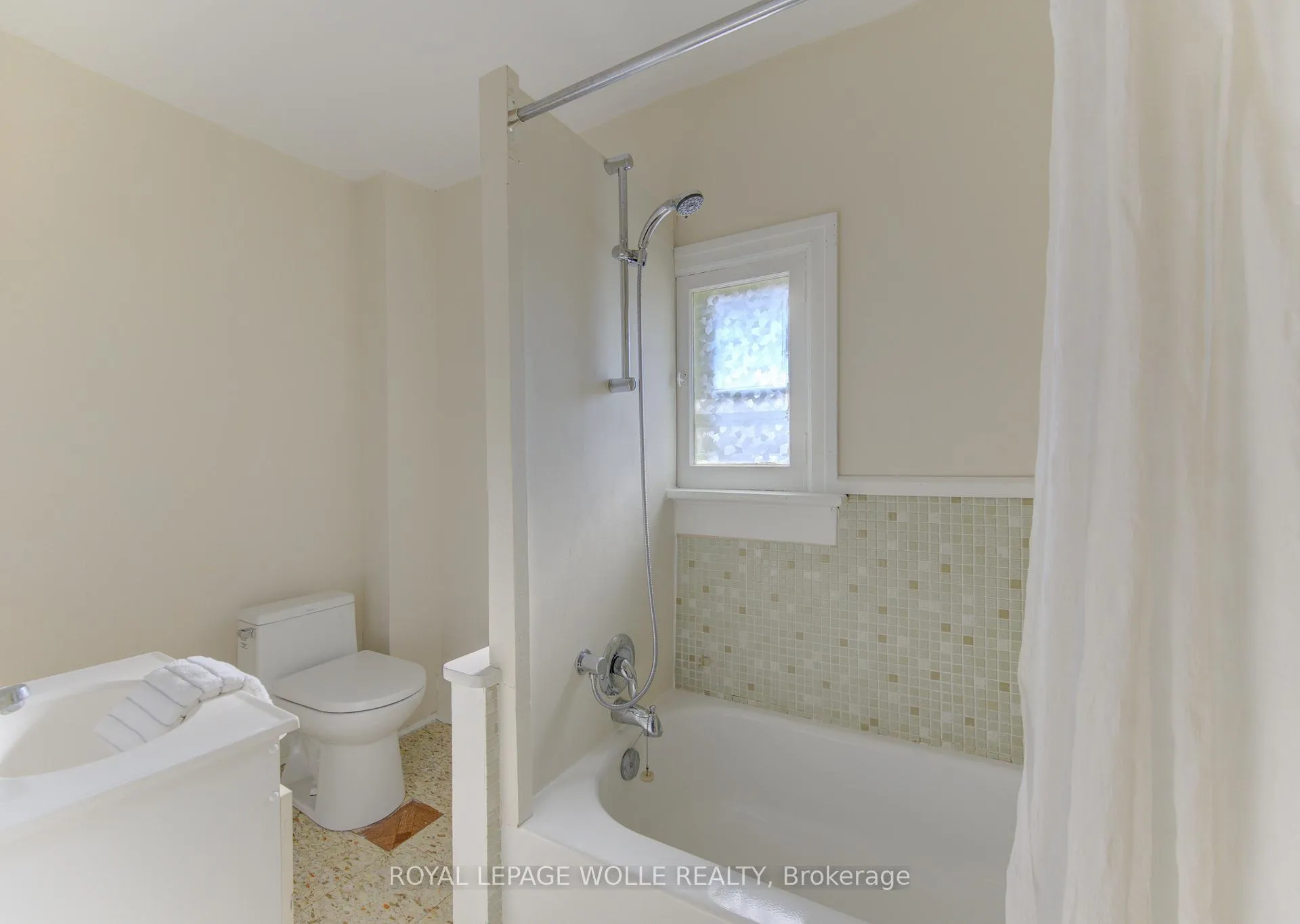 Photo 22 of 40 Union Street E, Waterloo — HOMEH