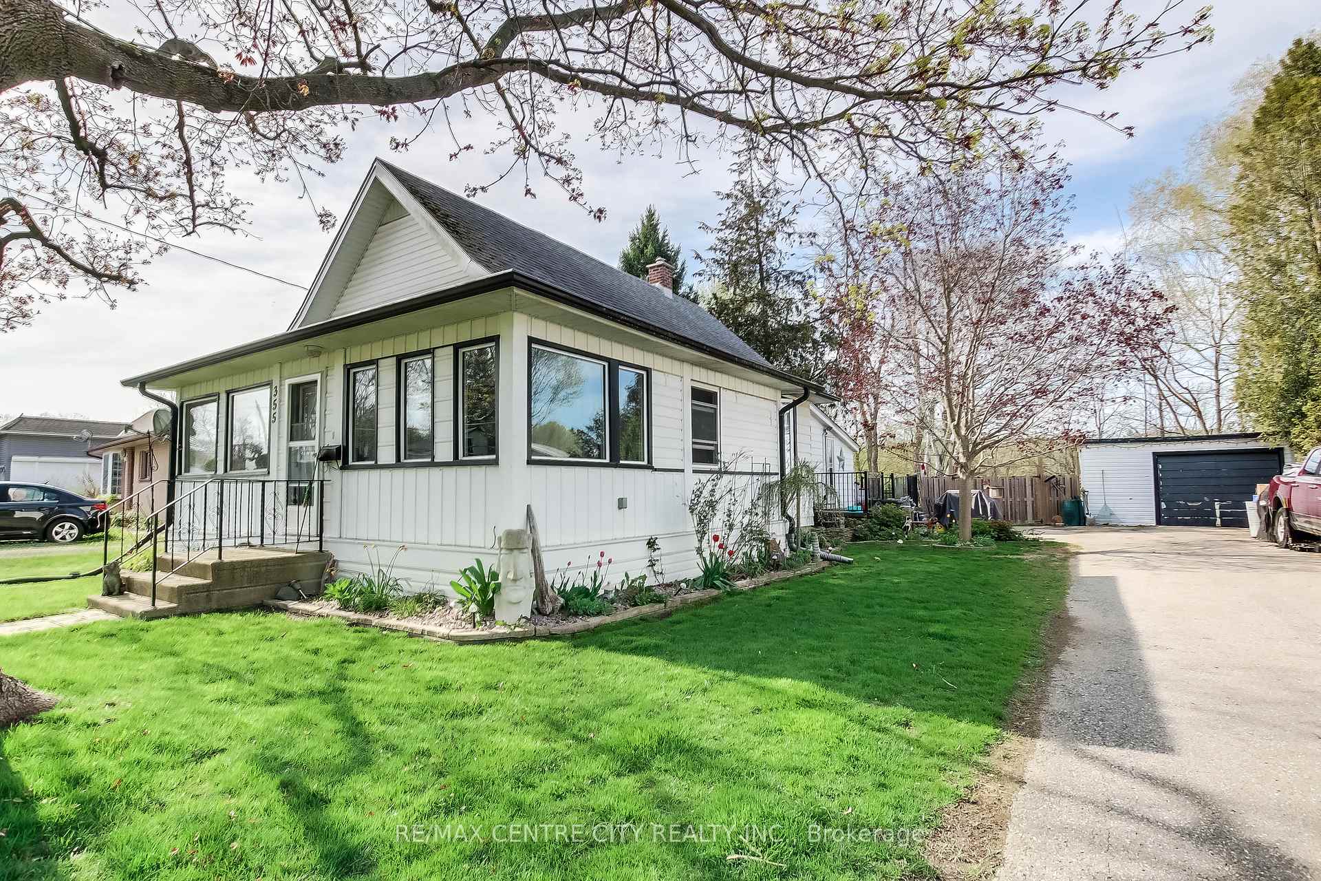 Photo 2 of 355 Warren Street, Central Elgin, Rural Central Elgin — HOMEH