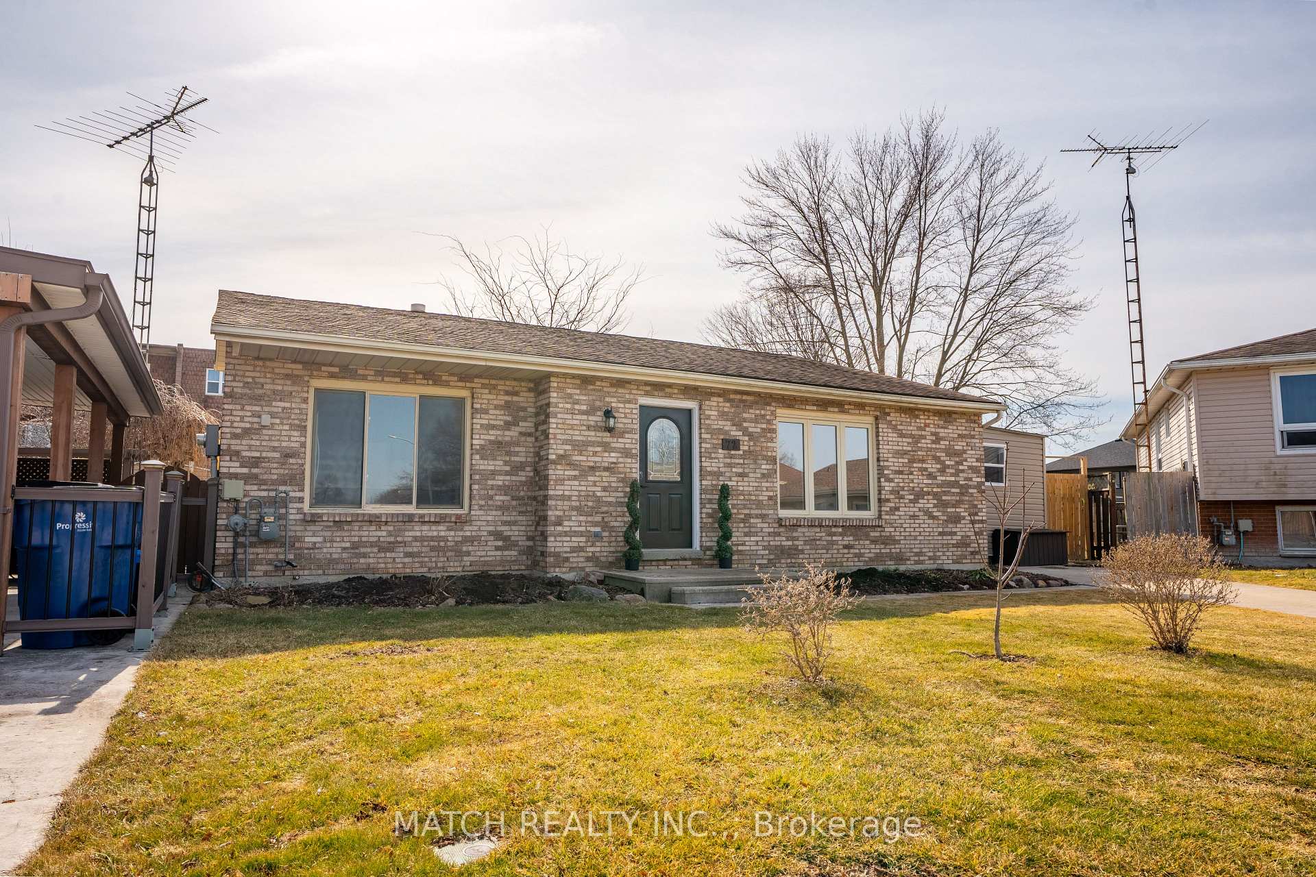 Photo 1 of 72 Randolf Crescent, Chatham-Kent, Chatham — HOMEH