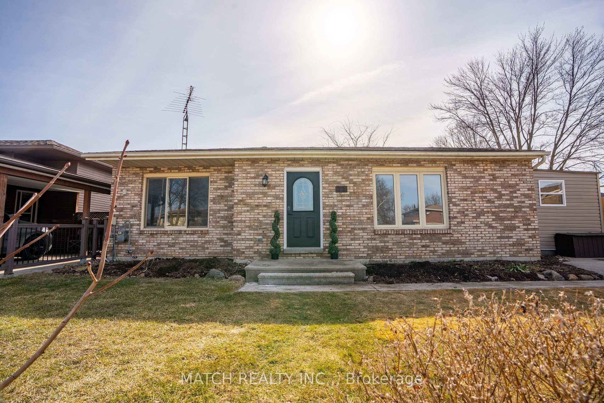 Photo 3 of 72 Randolf Crescent, Chatham-Kent, Chatham — HOMEH